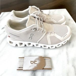 On Cloud 5 Running Shoe Pearl/White